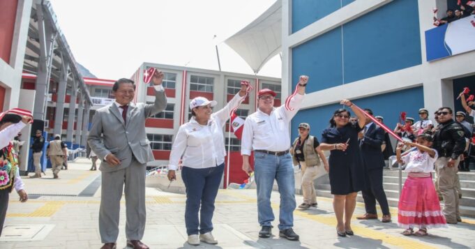 MINEDU inaugura vigésimo quinta escuela bicentenario para más de 2229estufisntrs de Chosica