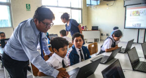 Autorizan al Minedu contratar servicio de internet y otros necesarios en colegios públicos para continuidad de las clases