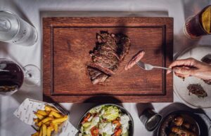 ¡De aficionado a las brasas a experto parrillero! – La Cuadra de Salvador comparte consejos prácticos para ser el mejor anfitrión