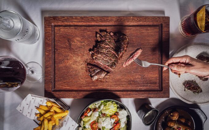 ¡De aficionado a las brasas a experto parrillero! – La Cuadra de Salvador comparte consejos prácticos para ser el mejor anfitrión