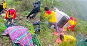 Huancavelica: Policía de Salvataje de Lima rescataron cuerpo de un vehículo que cayó a un abismo