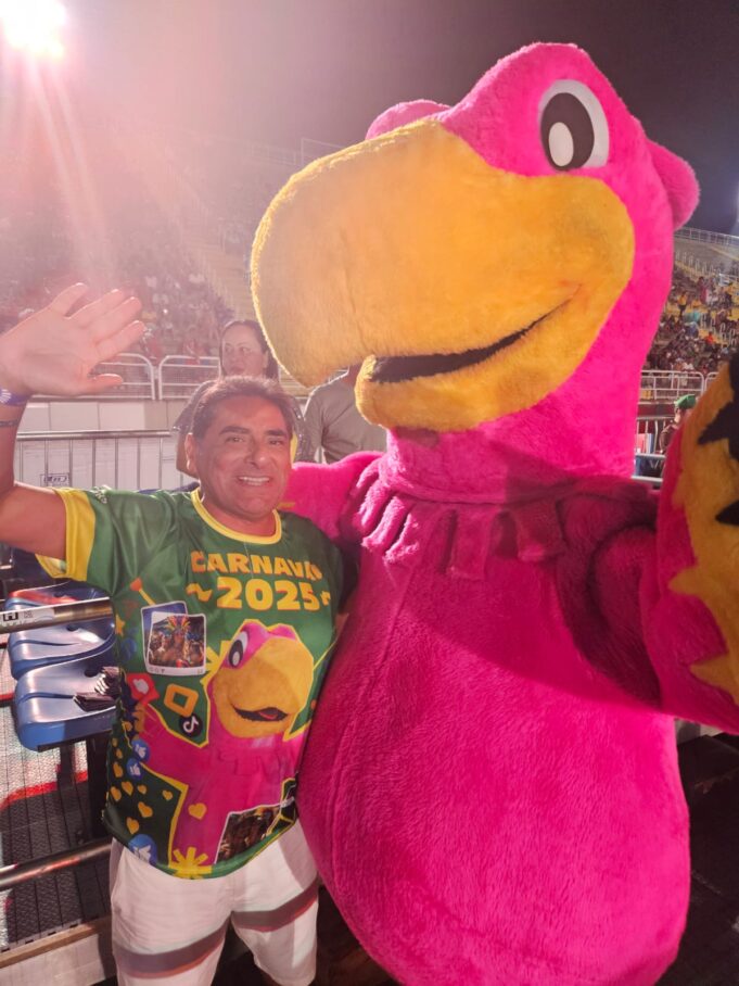 Carlos Álvarez y la ‘Urraca’ se apoderan del carnaval de Río(VIDEO)