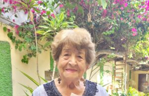 Actriz cómica Zelma Gálvez feliz con su centenaria mamá