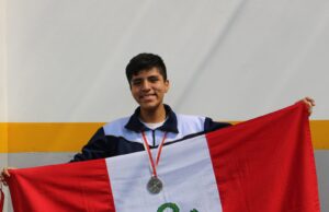 Hijo de obreros gana becade estudios en EEUU