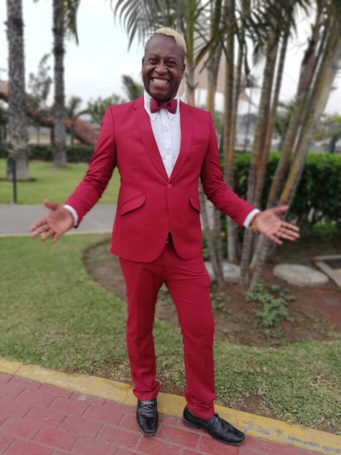 Javier Lobatón con corazón blanquirrojo