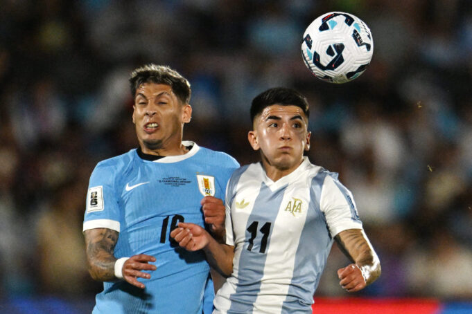 Argentina le ganó a Uruguay 1-0 en Montevideo y es líder cómodo de las Clasificatorias