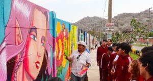 Artistas pintan murales en Villa María del Triunfo