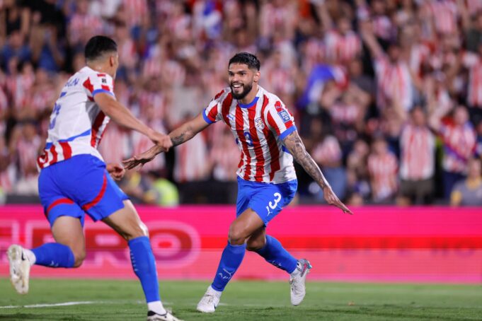 Paraguay se acerca más a volver al Mundial tras vencer a Chile 1-0