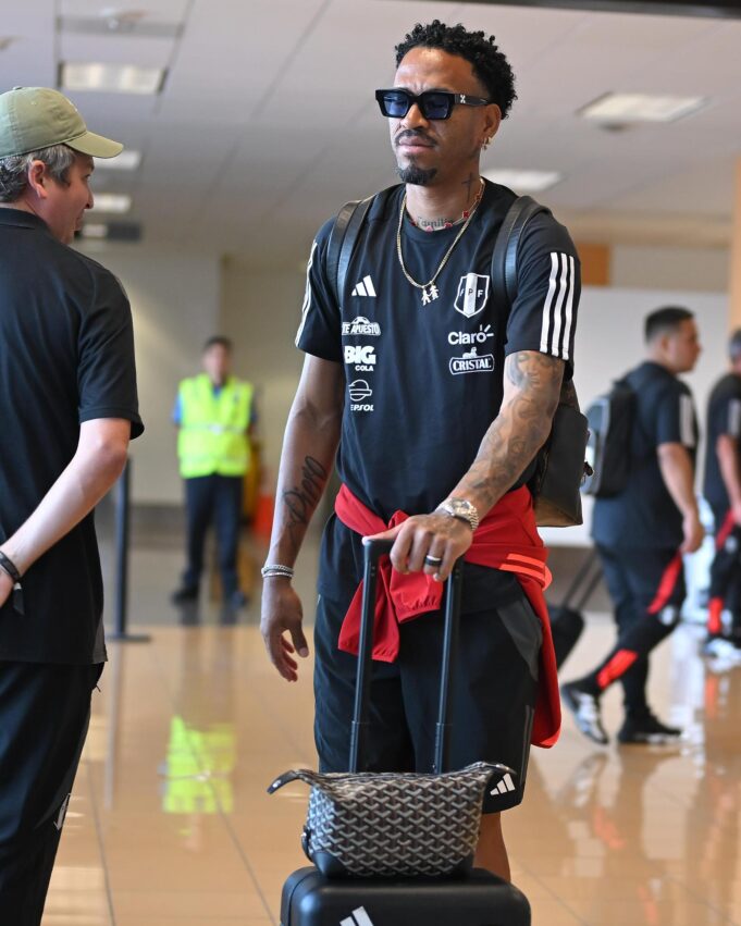 Selección Peruana llegó a Cali-Colombia y este lunes vuelan a Maturín para decisivo partido ante Venezuela