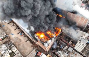 Incendio en el Centro de Lima: Logran controlar dantesco siniestro que dejó tres edificios, dos depósitos y siete quintas dañadas
