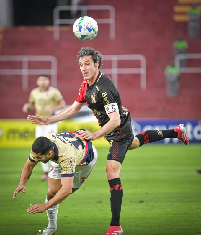 Melgar perdió en casa con Cerro Porteño 1-0 y buscará en Asunción revertir la serie copera