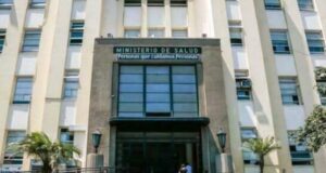 Suero fisiológico: Minsa denuncia a clínica Sanna y remueve a director de Digemid