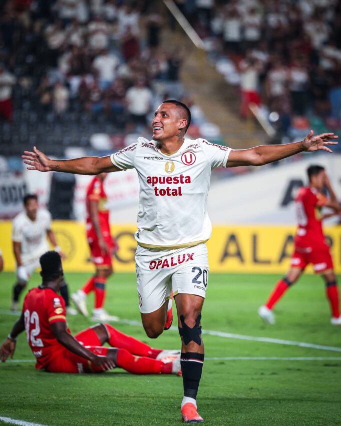 Universitario es escolta de Melgar tras vencer a Sport Huancayo 3-1 en el Monumental