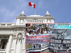 Transportistas llegan hasta las puertas del Congreso y no los atendieron porque era hora de refrigerio
