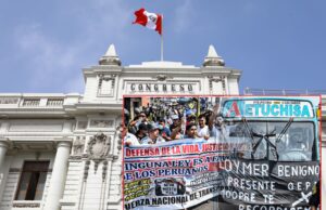 Transportistas llegan hasta las puertas del Congreso y no los atendieron porque era hora de refrigerio