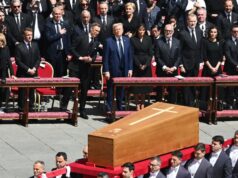 Miles de fieles se despiden del papa Francisco emocionados ante Santa María la Mayor