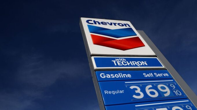 EE.UU. ahoga economía venezolana: Chevron devuelve crudo por sanciones ilegales