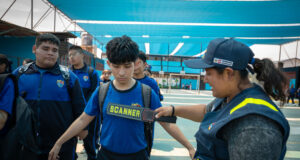 Con detectores de metales: Gore Callao avanza con sus medidas para mejorar la seguridad en colegios chalacos