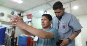 Volvió a nacer: joven piurano se recupera tras 14 meses de convulsiones causadas por un traumatismo craneano