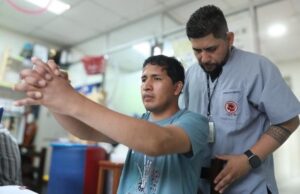 Volvió a nacer: joven piurano se recupera tras 14 meses de convulsiones causadas por un traumatismo craneano