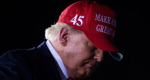 EE.UU. retrocede en su guerra arancelaria: Trump negocia con 130 países tras fracaso estratégico