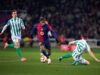Barcelona empató con Betis 1-1 y sacó cuatro puntos de ventaja al Real Madrid que cayó con Valencia