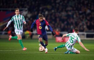 Barcelona empató con Betis 1-1 y sacó cuatro puntos de ventaja al Real Madrid que cayó con Valencia