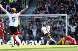 Líder Liverpool tuvo un tropiezo inesperado al caer ante Fulham 3-2