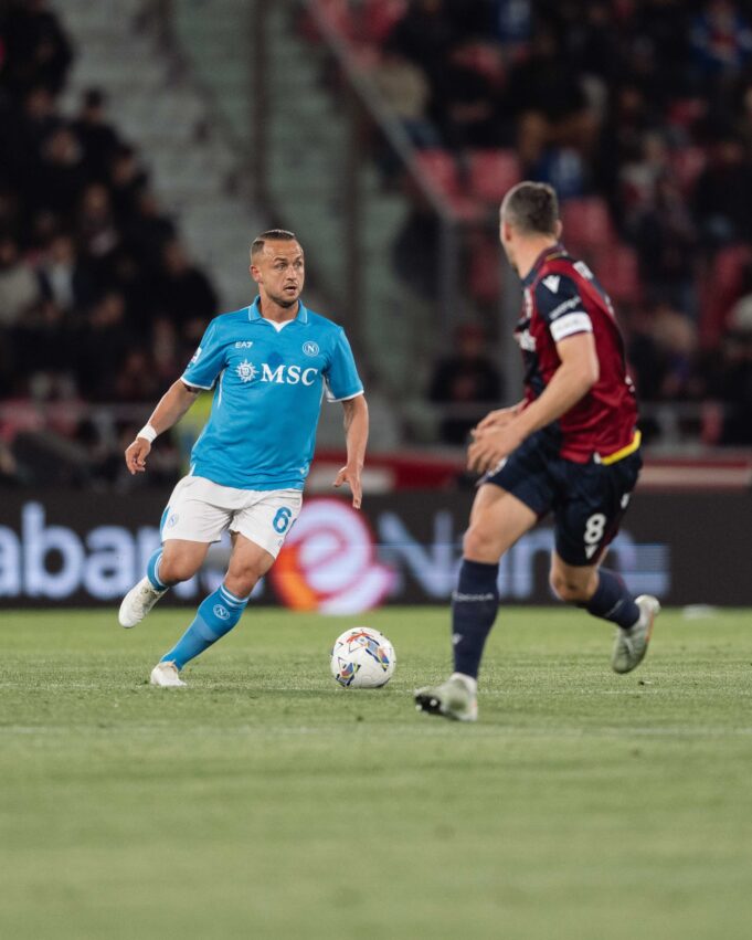 Nápoles no pudo con Bolonia quedando 1-1 y está a tres puntos del líder Inter de Milán