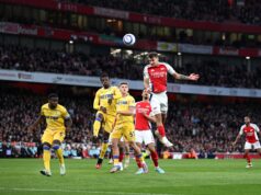 Arsenal empató con Crystal Palace 2-2 y le puso en bandeja el título al Liverpool