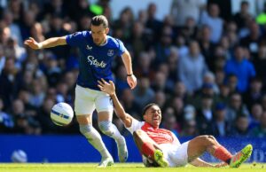 Arsenal empató con Everton 1-1 y se aleja de pelear el título de la Premier League
