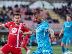 Nápoles derrotó al Monza 1-0 de visitante e igualó en la punta al Inter de Milán que juega el domingo