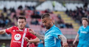 Nápoles derrotó al Monza 1-0 de visitante e igualó en la punta al Inter de Milán que juega el domingo