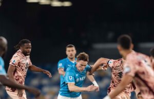 Nápoles derrotó a Torino 2-0 y quedó de líder solitario en el Calcio Italiano