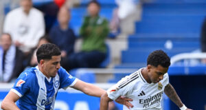 Real Madrid le ganó al Alavés 1-0 y le pelea al líder Barcelona en la Liga de España