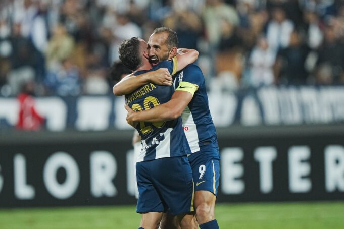 Hernán Barcos anotó gol el triunfo de Alianza Lima sobre Talleres 3-2 en Copa Libertadores