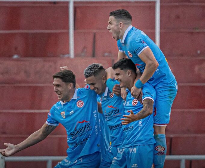Garcilaso es uno de los punteros del Apertura al ganarle a Melgar en Arequipa 2-1