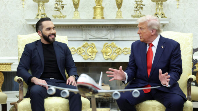 Entre rejas y aplausos: cómo Bukele ganó un lugar en Washington