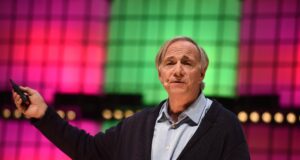 El capitalismo occidental al borde del colapso: Advertencia de Ray Dalio sobre una crisis global sin precedentes