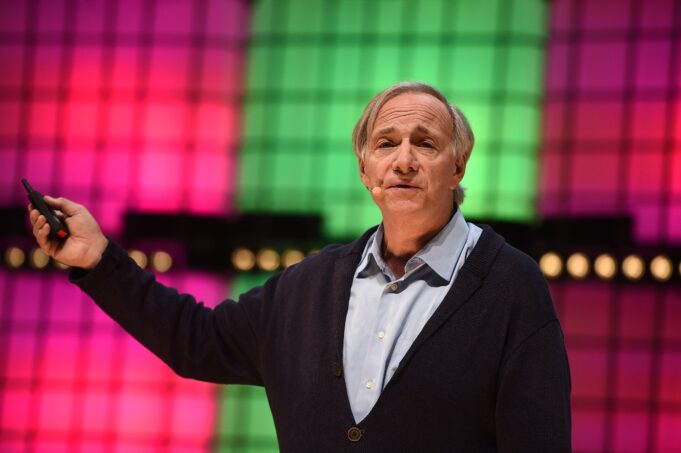 El capitalismo occidental al borde del colapso: Advertencia de Ray Dalio sobre una crisis global sin precedentes