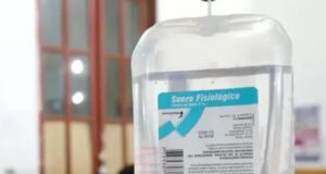 Gobierno autoriza uso excepcional de sueros fisiológicos y permite importación ante riesgo de desabastecimiento