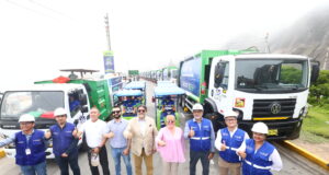 Municipio presenta moderna flota de vehículos para reforzar la limpieza pública en Miraflores