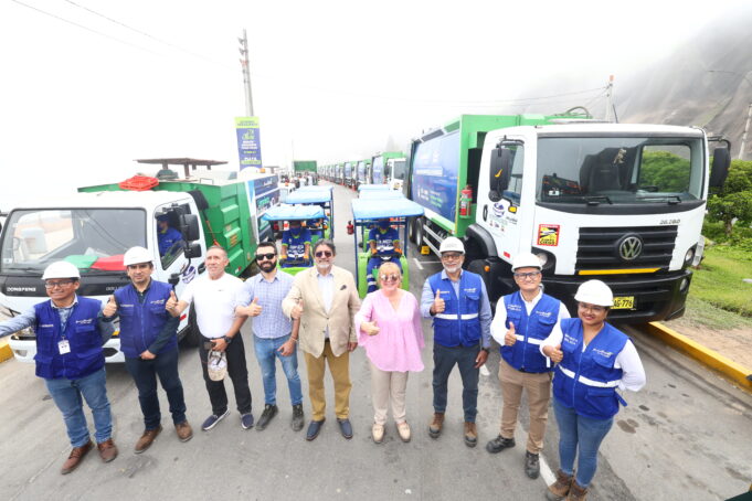 Municipio presenta moderna flota de vehículos para reforzar la limpieza pública en Miraflores