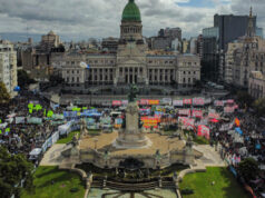 Argentina en pie de lucha: paro general frenó el país en rechazo a Milei y al FMI