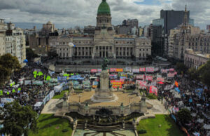 Argentina en pie de lucha: paro general frenó el país en rechazo a Milei y al FMI