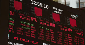 El declive de Wall Street: La crisis del capitalismo estadounidense