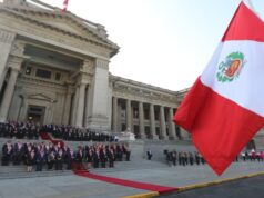 Poder Judicial rindió homenaje póstumo a Mario Vargas Llosa con izamiento de Pabellón Nacional a media asta