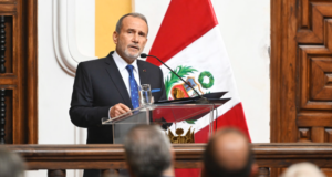 Canciller Elmer Schialer viaja a Washington para respaldar candidatura peruana ante la OEA