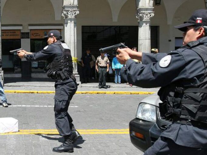 Policías podrán usar armas en casos de flagrancia: Congreso aprueba polémica ley