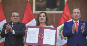 Dina Boluarte promulga ley que fortalece fiscalización de fondos internacionales para ONG